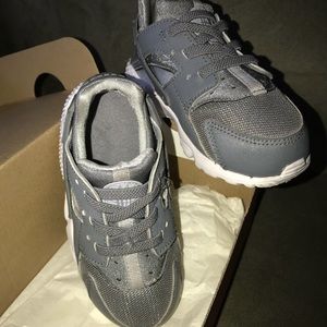 Nike Huaraches size 8c 👟